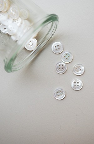 PEARL BUTTONS